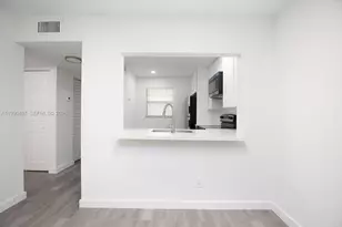 10330 NW 8th St, Pembroke Pines, FL 33026 - Photo 14