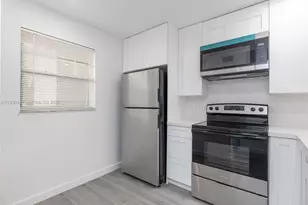 10330 NW 8th St, Pembroke Pines, FL 33026 - Photo 12