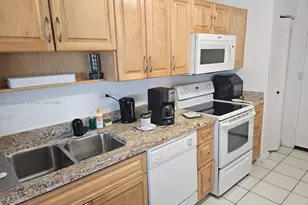 7135 Collins Ave, Miami Beach, FL 33141 - Photo 16