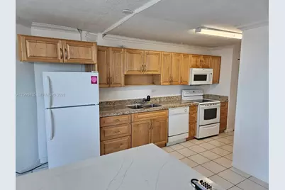 7135 Collins Ave #1821, Miami Beach, FL 33141 - Photo 2