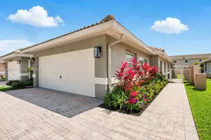 5477 Grande Palm Cir, Delray Beach, FL 33484 - Photo 2