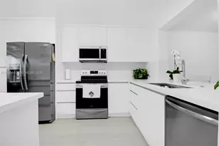 700 SW 137th Ave, Pembroke Pines, FL 33027 - Photo 1