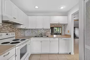 10424 NW 70th Ct, Tamarac, FL 33321 - Photo 8