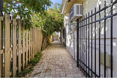 9521 NW 31st Pl, Sunrise, FL 33351 - Photo 32