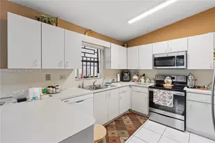 8798 NW 111th Terrace, Hialeah Gardens, FL 33018 - Photo 16