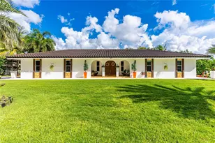 18851 SW 218th St, Miami, FL 33170 - Photo 2