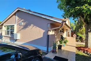 15585 SW 76th Ln, Miami, FL 33193 - Photo 4