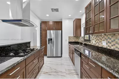 620 Camellia Ct, Plantation, FL 33317 - Photo 4