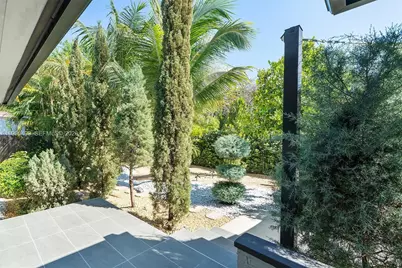 261 NE 47th St, Miami, FL 33137 - Photo 70