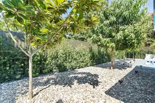 261 NE 47th St, Miami, FL 33137 - Photo 60