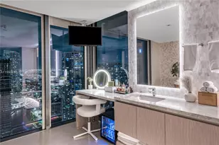 68 SE 6th St, Miami, FL 33131 - Photo 28