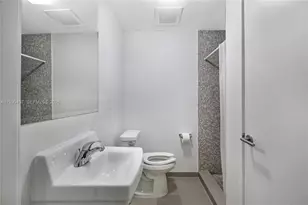 68 SE 6th St, Miami, FL 33131 - Photo 50