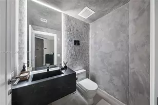 68 SE 6th St, Miami, FL 33131 - Photo 30