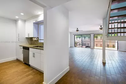 10520 SW 75th Ln, Miami, FL 33173 - Photo 2