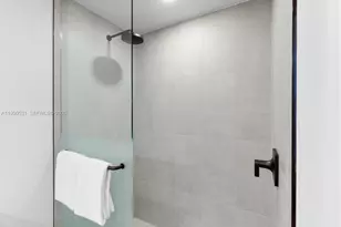 121 NE 5th St, Miami, FL 33132 - Photo 10