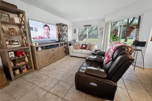 1000 SW 125th Ave, Pembroke Pines, FL 33027 - Photo 10