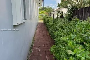 174 E 15th St, Hialeah, FL 33010 - Photo 6