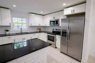 1762 NE 145th St #1760, Miami, FL 33181 - Photo 4