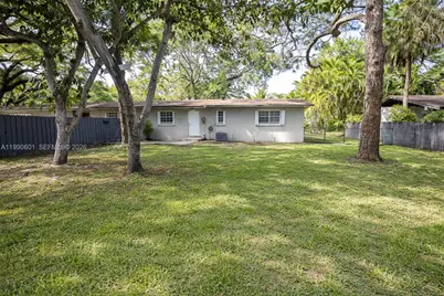 1762 NE 145th St #1760, Miami, FL 33181 - Photo 2