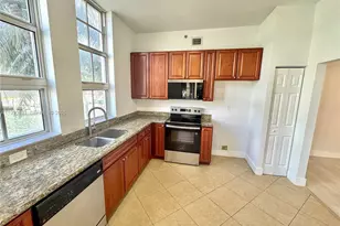 3001 NE 185th St, Aventura, FL 33180 - Photo 12