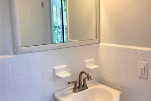 125 NW 25th St, Wilton Manors, FL 33311 - Photo 14