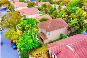 1040 NW 185th Ave, Pembroke Pines, FL 33029 - Photo 4
