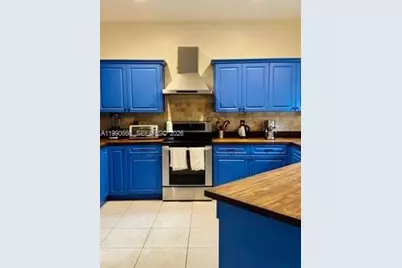 1040 NW 185th Ave, Pembroke Pines, FL 33029 - Photo 32