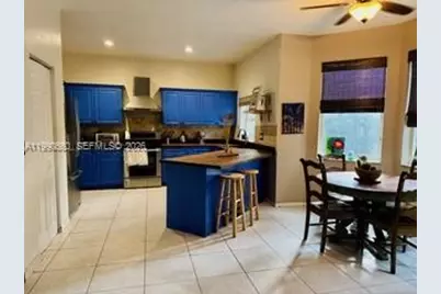 1040 NW 185th Ave, Pembroke Pines, FL 33029 - Photo 28