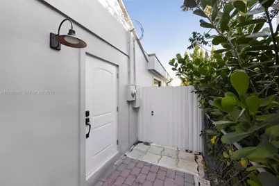 3640 SW 13th St, Miami, FL 33145 - Photo 10