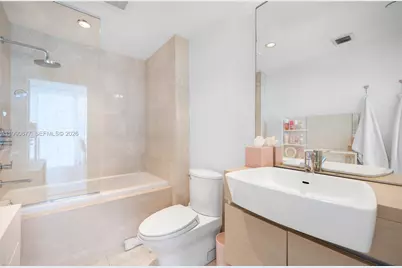 200 Biscayne Boulevard Way #904, Miami, FL 33131 - Photo 12