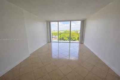 310 Fontainebleau Blvd #506, Miami, FL 33172 - Photo 4