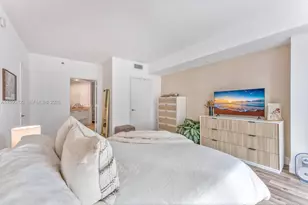 500 Brickell Ave, Miami, FL 33131 - Photo 10