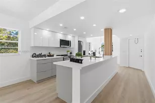 800 SW 125th Way, Pembroke Pines, FL 33027 - Photo 2