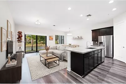 11724 SW 13th Ln, Pembroke Pines, FL 33025 - Photo 2