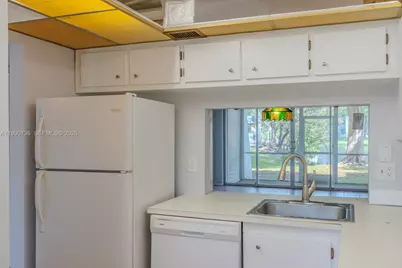 9325 Lagoon Pl #105, Davie, FL 33324 - Photo 6