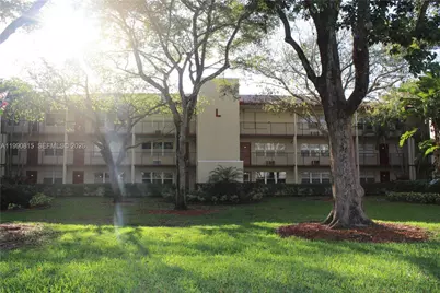 200 SW 132nd Way #104L, Pembroke Pines, FL 33027 - Photo 2