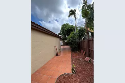 8910 SW 4th Ln, Miami, FL 33174 - Photo 44