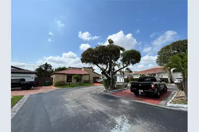 8910 SW 4th Ln, Miami, FL 33174 - Photo 8