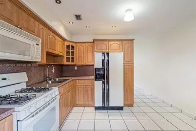 1028 W 30th St #1028, Hialeah, FL 33012 - Photo 10