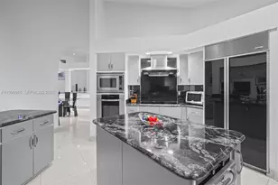 392 Coconut Cir, Weston, FL 33326 - Photo 20
