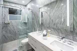 392 Coconut Cir, Weston, FL 33326 - Photo 32