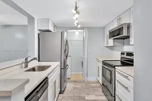 9777 Westview Dr, Coral Springs, FL 33076 - Photo 6