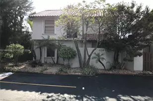 10337 NW 9th Street Circle, Miami, FL 33172 - Photo 2
