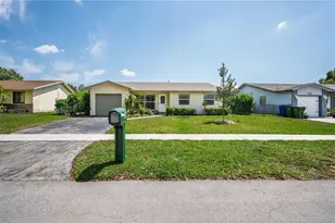 401 NW 83rd Way, Pembroke Pines, FL 33024 - Photo 2