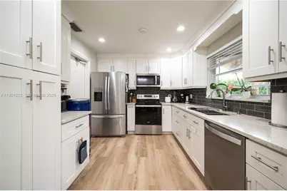 401 NW 83rd Way, Pembroke Pines, FL 33024 - Photo 18