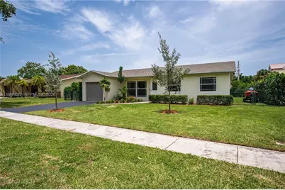 401 NW 83rd Way, Pembroke Pines, FL 33024 - Photo 4