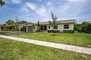 401 NW 83rd Way, Pembroke Pines, FL 33024 - Photo 4