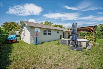 401 NW 83rd Way, Pembroke Pines, FL 33024 - Photo 16