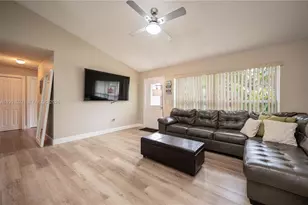 401 NW 83rd Way, Pembroke Pines, FL 33024 - Photo 4