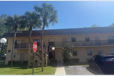 2 Briarwood Cir #212, Hollywood, FL 33024 - Photo 2